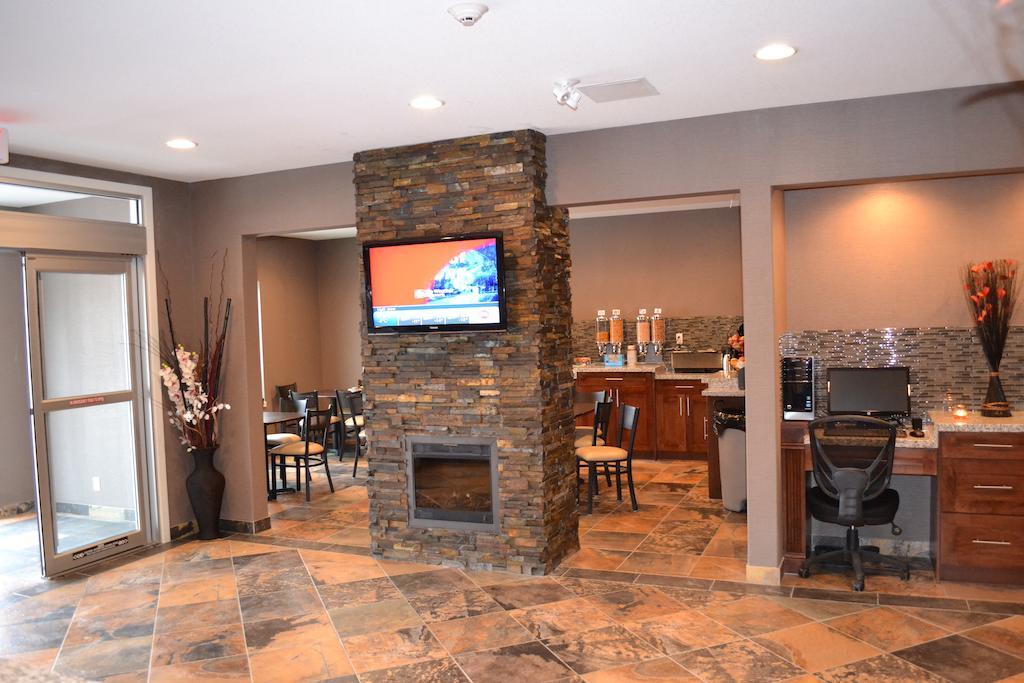 Western Star Inn And Suites Carlyle Exterior foto